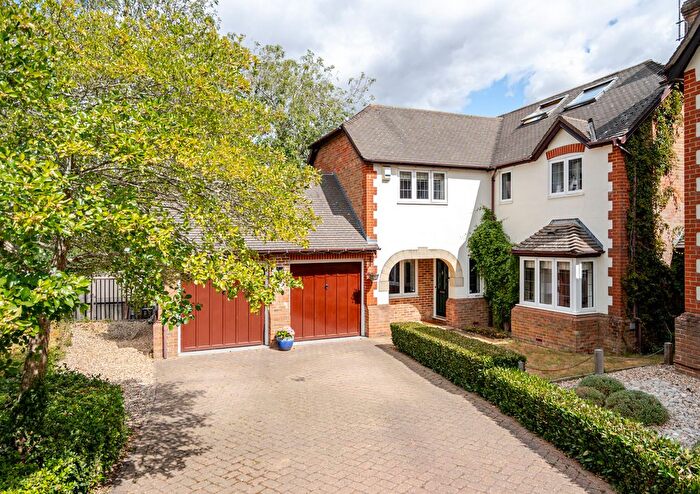 5 Bedroom Detached House For Sale In Sheepcoat Close, Shenley Church End, Milton Keynes, MK5