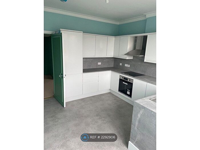 4 Bedroom Flat To Rent In Meggetland Terrace, Edinburgh, EH14