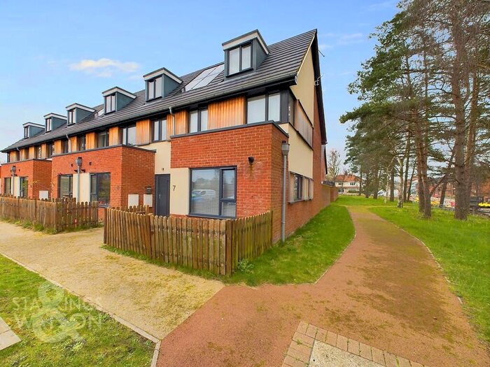 3 Bedroom Town House To Rent In Le Safferne Gardens, Norwich, NR3