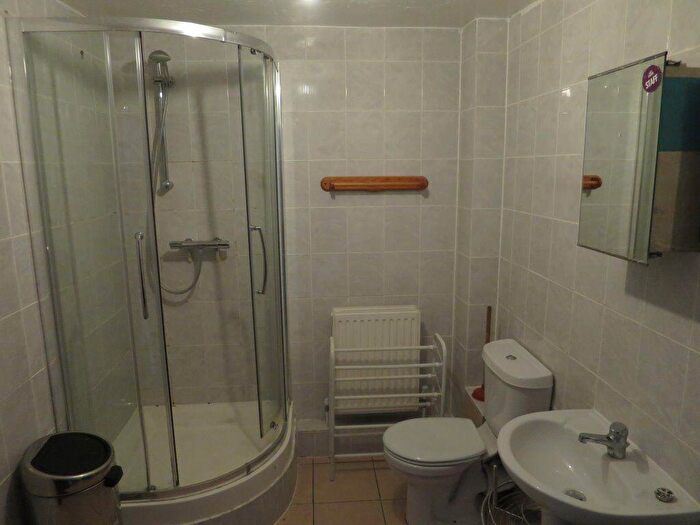 3 Bedroom Flat To Rent In Cowley Road, OX4