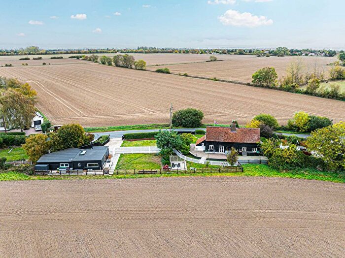 3 Bedroom Semi-Detached House For Sale In Pear Tree Cottages, Southend-On-Sea, SS3