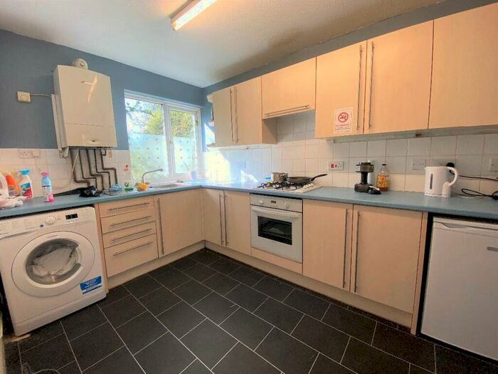 4 Bedroom Terraced House To Rent In Bed Student Home - Otham Close, Canterbury, CT2