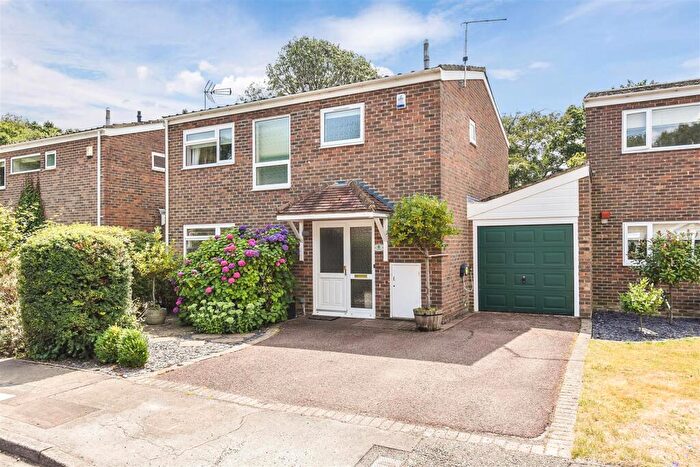 3 Bedroom Link Detached House For Sale In Oak End, Arundel, BN18