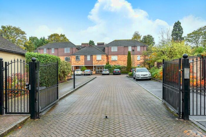 2 Bedroom Apartment To Rent In Byron Court, Windsor, SL4