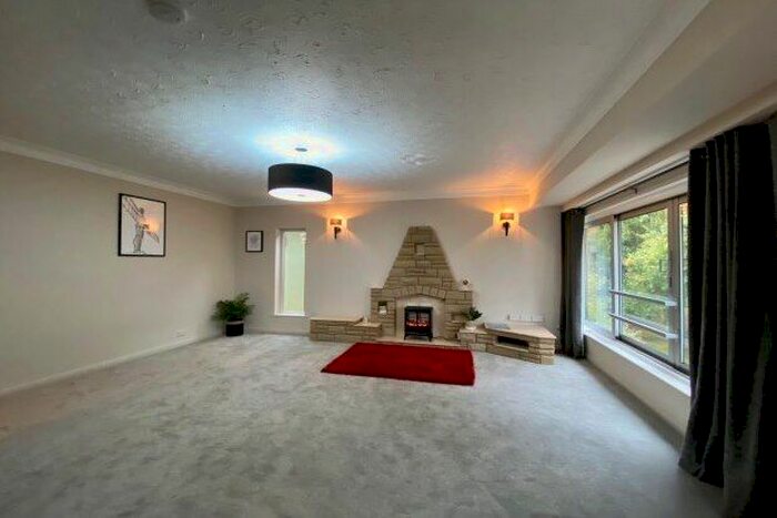 2 Bedroom Flat To Rent In Low Gosforth Court, Newcastle Upon Tyne, NE3