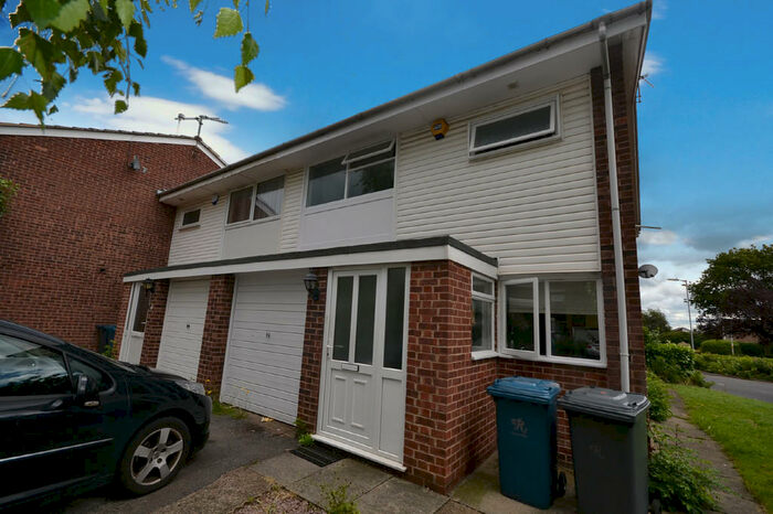 3 Bedroom Semi-Detached House To Rent In Waltham Close, West Bridgford, NG2