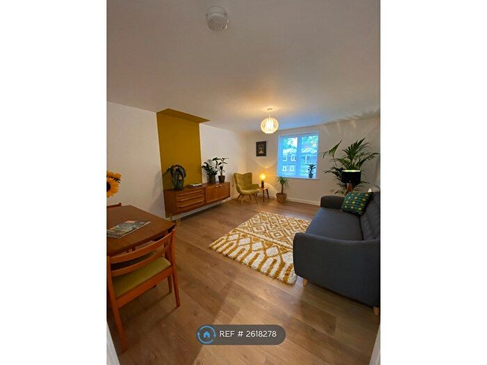 2 Bedroom Flat To Rent In Manley Road, Manchester, M16