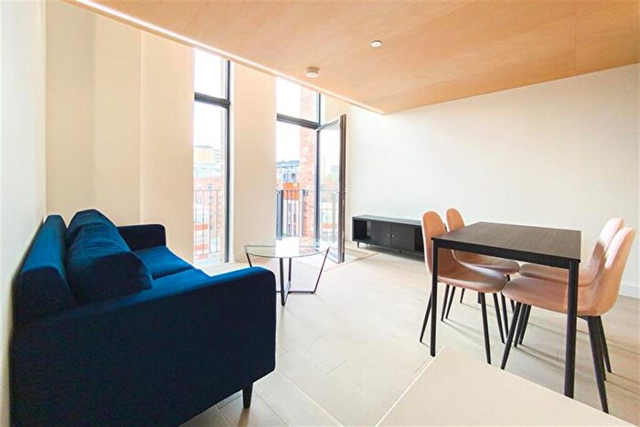 2 Bedroom Apartment To Rent In Bed - Sky Gardens, M15