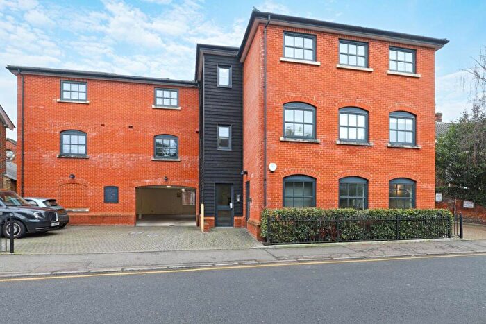 2 Bedroom Flat To Rent In Hemnal Street, Epping, CM16