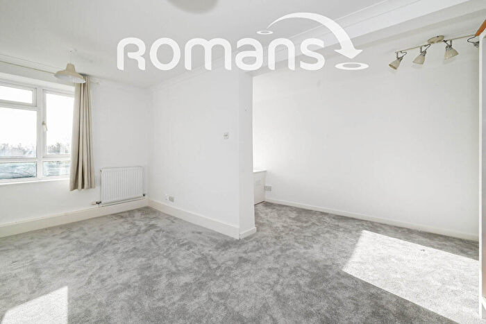 2 Bedroom Flat To Rent In Grainford Court, Crescent Road, Wokingham, RG40