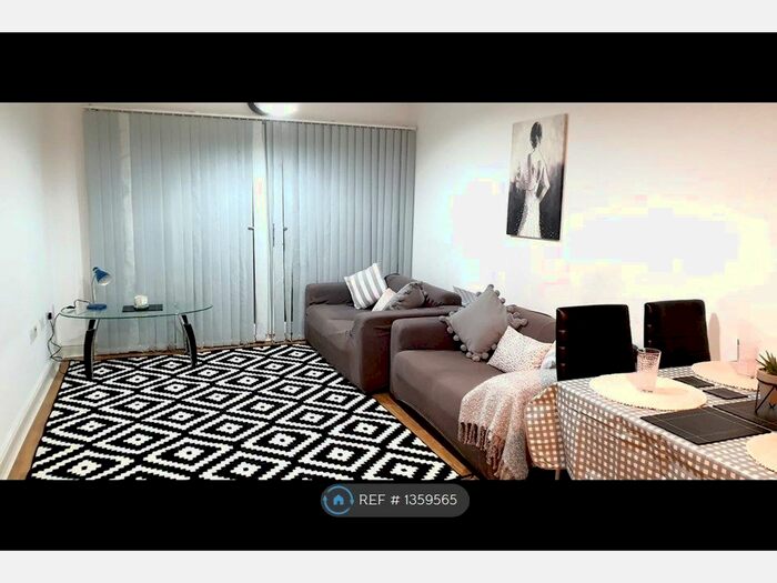 2 Bedroom Flat To Rent In Moss Lane East, Manchester, M14