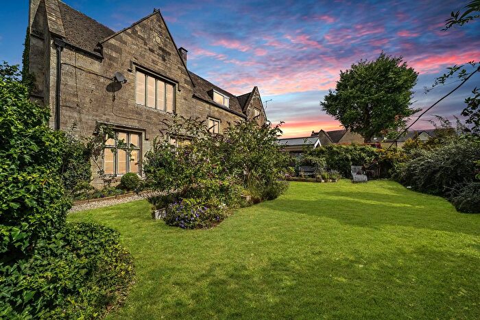 4 Bedroom Semi-Detached House For Sale In Westward Road, Stroud, GL5