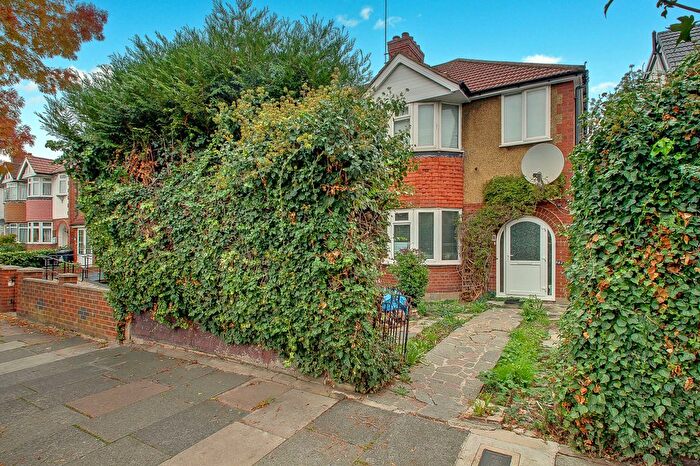 3 Bedroom End Terrace House For Sale In Whitton Avenue West, Greenford, UB6