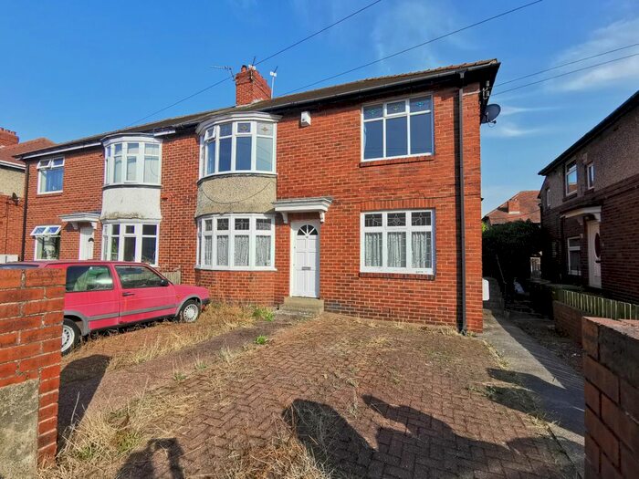 2 Bedroom Flat To Rent In Ferndene Grove, High Heaton, Newcastle Upon Tyne, NE7