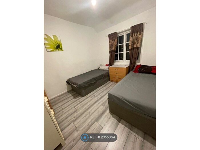 4 Bedroom Semi-Detached House To Rent In Bedwell Road, London, N17
