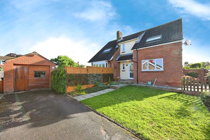 4 Bedroom Semi-Detached House For Sale In Vicarage Causeway, Hertford Heath, Hertford, SG13