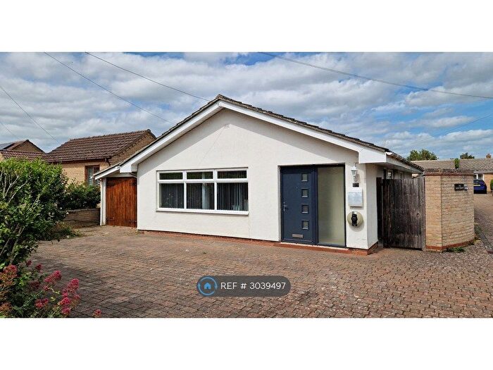 3 Bedroom Bungalow To Rent In West St, Cambridge, CB24