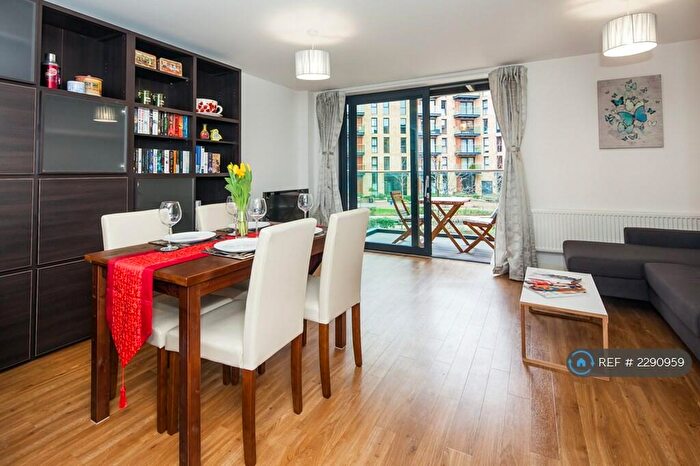 2 Bedroom Flat To Rent In Surrey Quays Road - Maple Quays, London, SE16