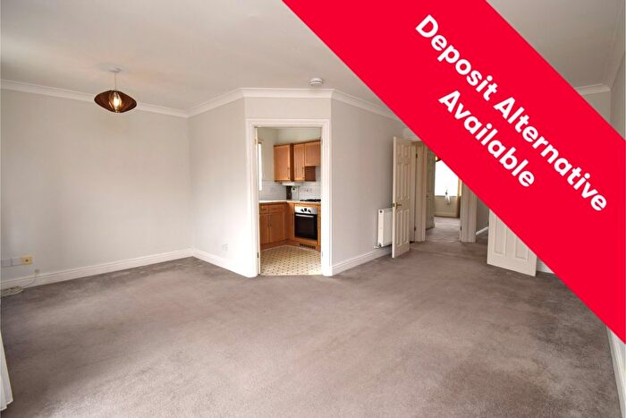 2 Bedroom Flat To Rent In Clivedon Court, Lytton Road, Barnet, Hertfordshire, EN5