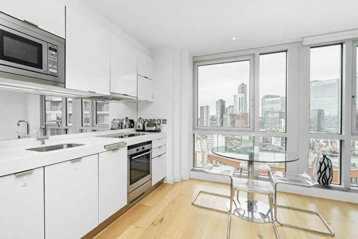 Studio To Rent In Ontario Tower, Fairmont Avenue, Blackwall, Canary Wharf, London, E14