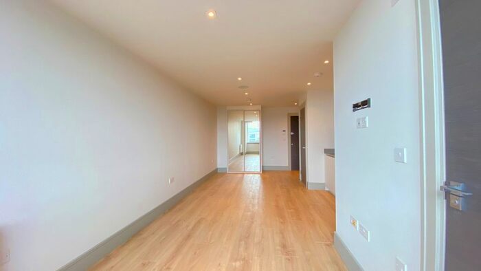 Studio To Rent In Mercantile House, Uxbridge, Greater London, UB8