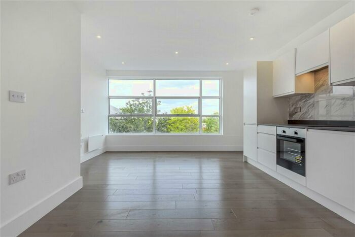 2 Bedroom Apartment To Rent In The Boulevard, Cain Road, Bracknell, Berkshire, RG12