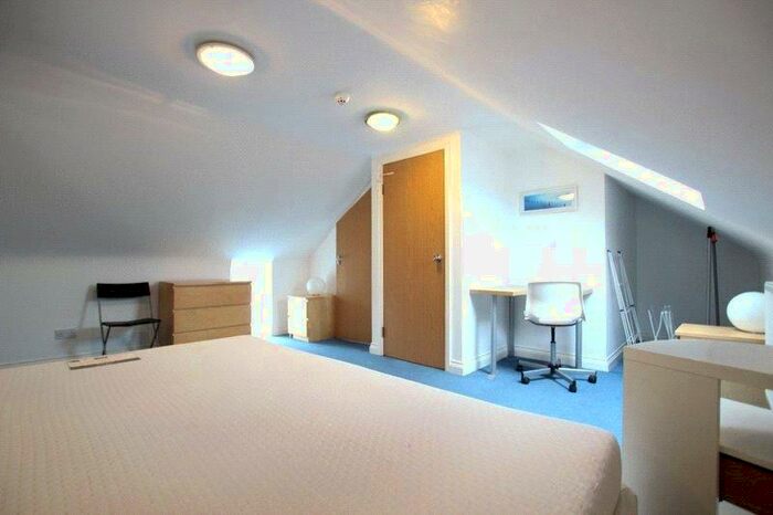 1 Bedroom Garage / Parking To Rent In Fishermans Drive, London, SE16