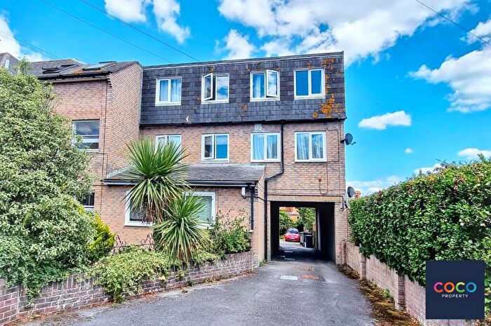 2 Bedroom Flat To Rent In Glendinning Avenue, Weymouth, Dorset, DT4