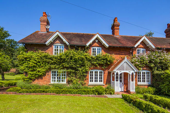 4 Bedroom Semi-Detached House To Rent In Pennycroft Cottages, Upper Basildon, RG8