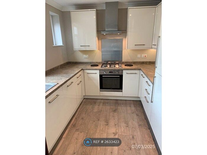 3 Bedroom Terraced House To Rent In Stonefield Street, Cleckheaton, BD19