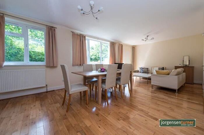 4 Bedroom Flat To Rent In Oak Way, London, W3