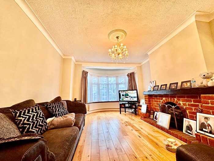 1 Bedroom Semi Detached House To Rent In Shortlands Close, Edmonton, N18