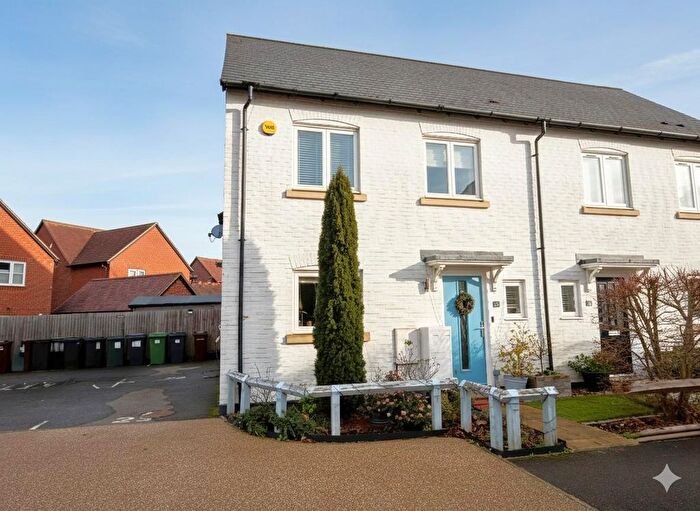 3 Bedroom Semi-Detached House For Sale In Camellia Way, Whiteley, PO15