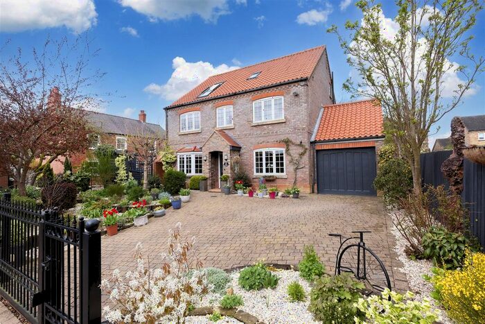 5 Bedroom Property For Sale In Pear Tree Close, Wilberfoss, York, YO41