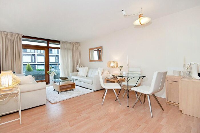1 Bedroom Apartment To Rent In Andrewes House, EC2Y