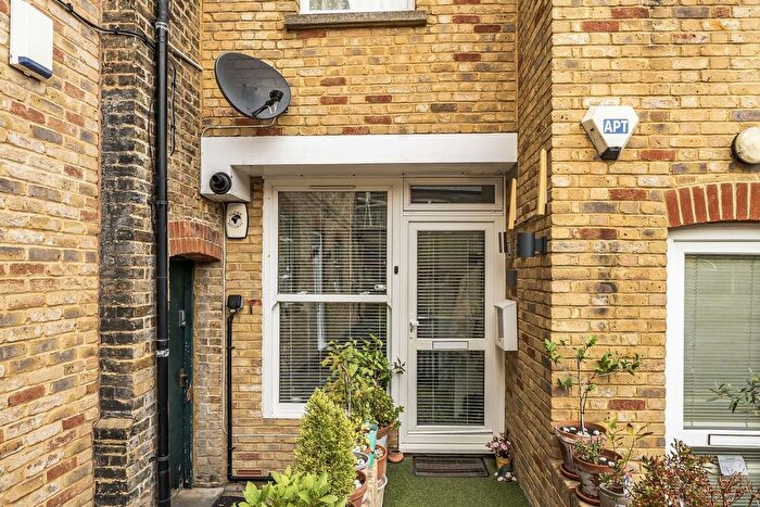 1 Bedroom Flat For Sale In Queensgate Mews, Beckenham, BR3