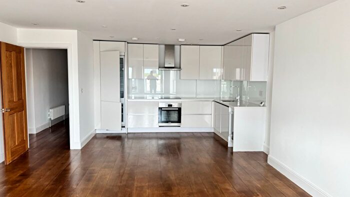 2 Bedroom Flat To Rent In Marine Parade, Worthing, BN11