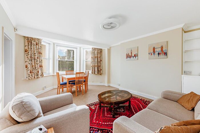 1 Bedroom Flat To Rent In Burlington Court, Spencer Road, Chiswick, London, W4