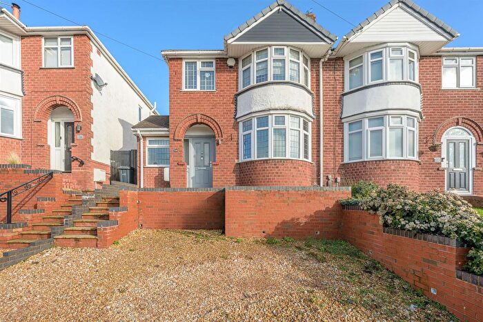 3 Bedroom Semi Detached House For Sale In Oak Park Road, Stourbridge, DY8