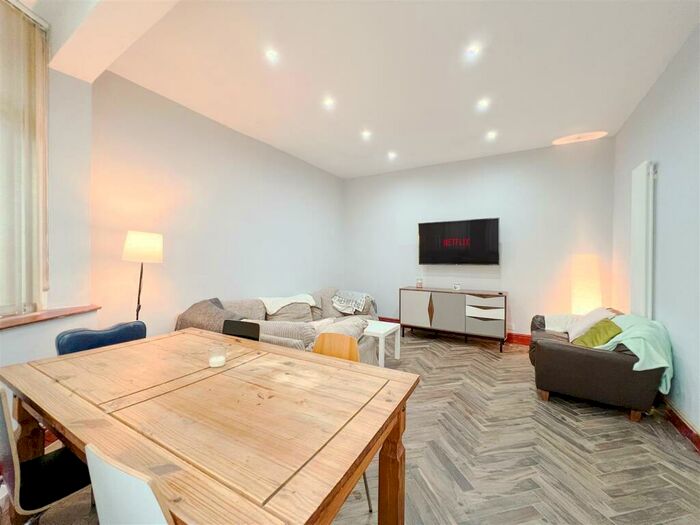 6 Bedroom House To Rent In Crookesmoor Road, Sheffield, S10