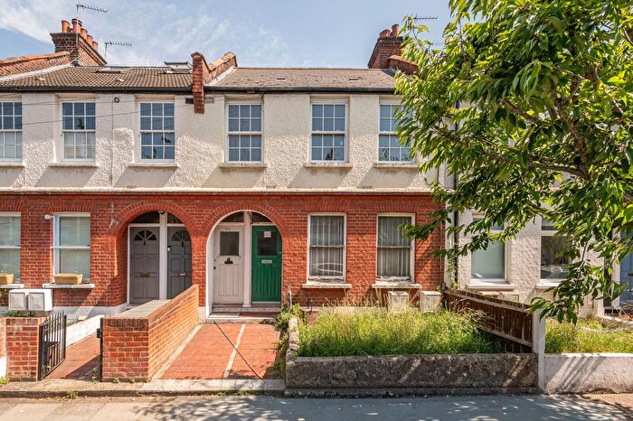 3 Bedroom Flat For Sale In Oakmead Road, Balham, London, SW12