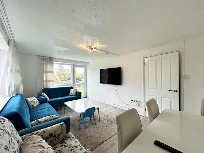 2 Bedroom Maisonette To Rent In Pytt Field, Harlow, CM17