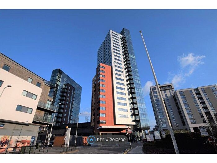 2 Bedroom Flat To Rent In Admirals Quay, Southampton, SO14