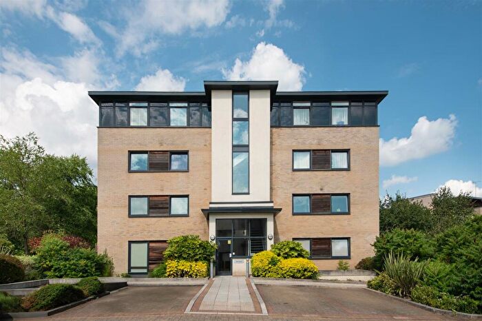 2 Bedroom Flat To Rent In Peacock Close, London, NW7