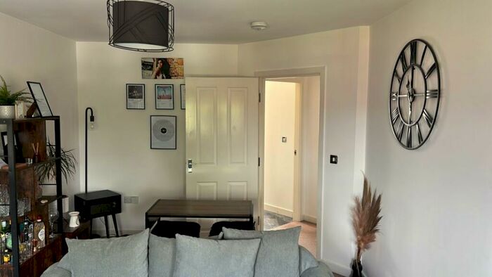 2 Bedroom Apartment To Rent In West Point, Hoyland, S74