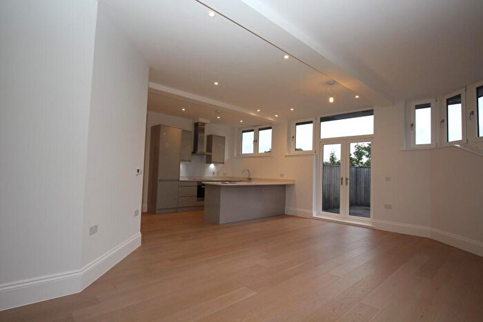 2 Bedroom Apartment To Rent In The Grove, Bath Road, Maidenhead, SL6