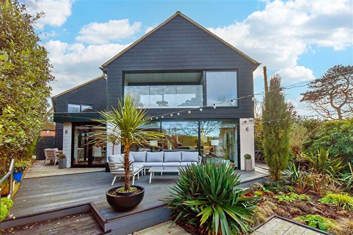 4 Bedroom Detached House For Sale In Pluckley, Ashford, Kent, TN27