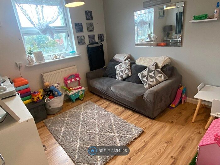 2 Bedroom Flat To Rent In Oldfields Circus, Northolt, UB5