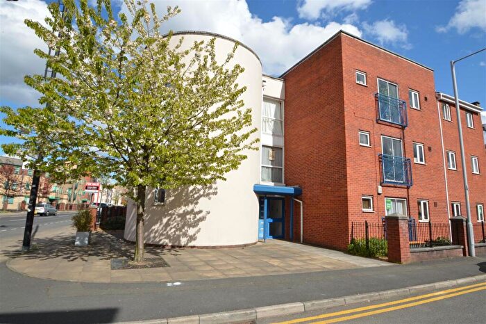 2 Bedroom Flat To Rent In Rolls Crescent, Hulme, Manchester, M15