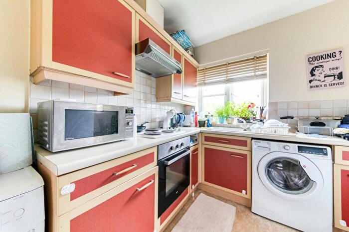 2 Bedroom Apartment For Sale In Whitstable Place, Croydon, CR0